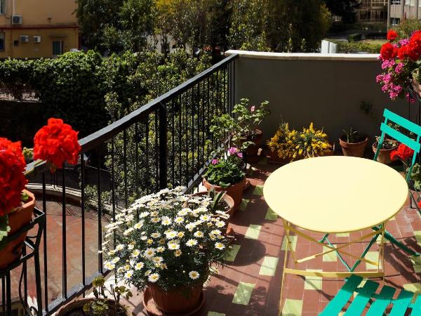 B&B Bibliotechina : photo 9 de la chambre chambre double ou lits jumeaux avec balcon et salle de bains privative séparée