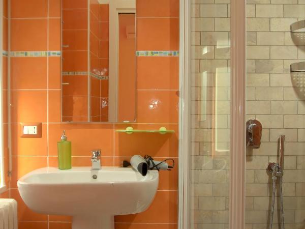 B&B Bibliotechina : photo 8 de la chambre chambre double ou lits jumeaux avec salle de bains privative et balcon