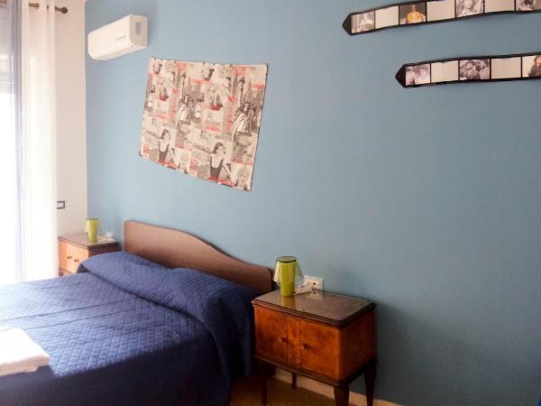 B&B Bibliotechina : photo 3 de la chambre chambre double ou lits jumeaux avec balcon et salle de bains privative séparée