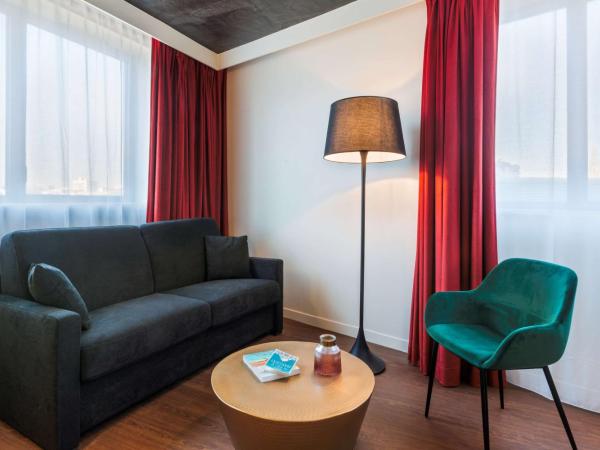 Aiden by Best Western Lorient Centre : photo 4 de la chambre chambre familiale lit queen-size avec canapé-lit