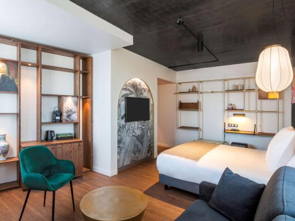 Aiden by Best Western Lorient Centre : photo 3 de la chambre chambre familiale lit queen-size avec canapé-lit