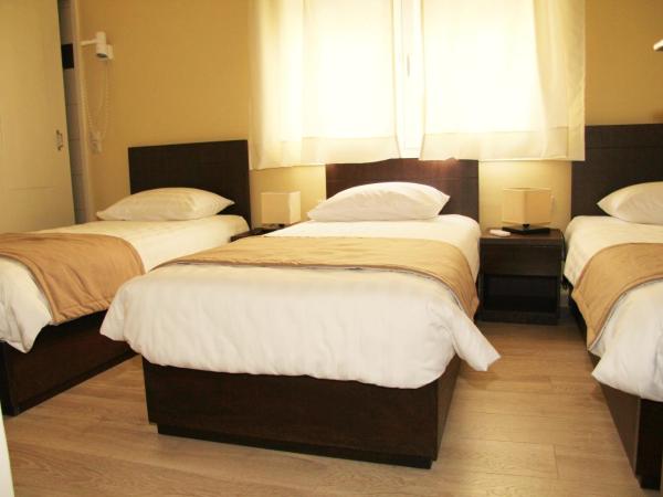 Rea Hotel : photo 4 de la chambre chambre triple Économique