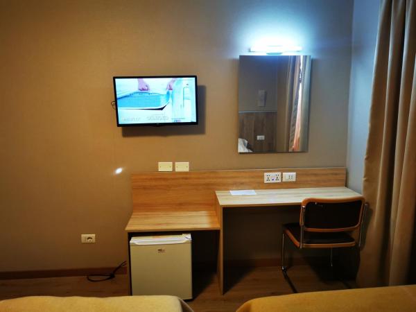 New Alexander Hotel : photo 4 de la chambre chambre lits jumeaux