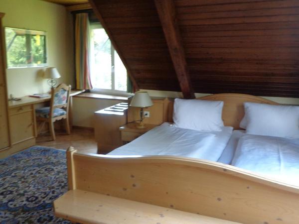 Hotel Restaurant - Häuserl im Wald Graz : photo 4 de la chambre chambre quadruple - annexe 