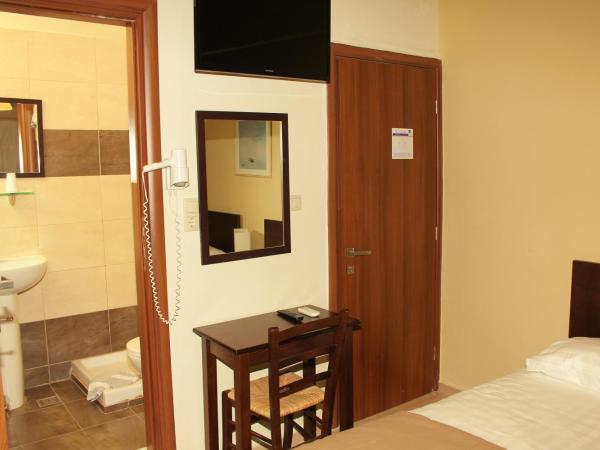 Rea Hotel : photo 3 de la chambre chambre quadruple Économique