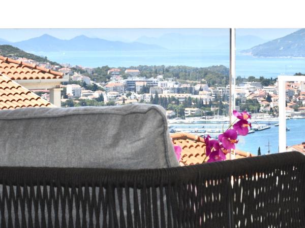 Dubrovnik Icy Guest House : photo 1 de la chambre chambre double supérieure avec balcon - vue sur mer