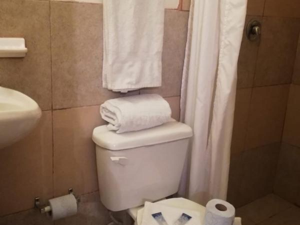 Hotel Media Luna : photo 1 de la chambre chambre double