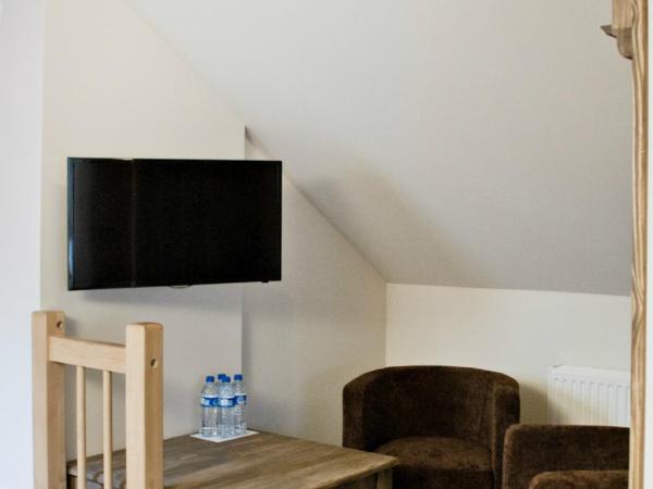 Five Stars Bed&Breakfast : photo 3 de la chambre chambre quadruple avec salle de bains privative