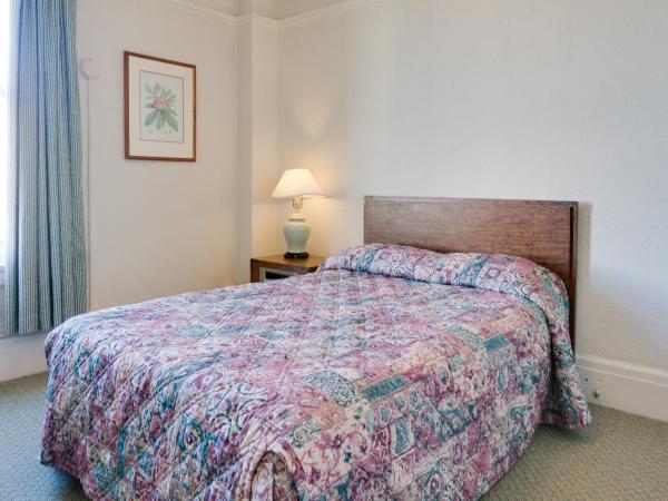 Aida Plaza Hotel : photo 6 de la chambre chambre double avec 2 lits doubles et salle de bains commune