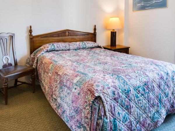 Aida Plaza Hotel : photo 1 de la chambre chambre standard avec un lit double