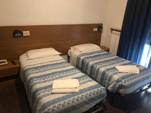 Hotel Miramare : photo 2 de la chambre chambre double standard