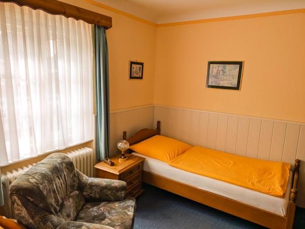 Landhotel Waldschänke : photo 1 de la chambre chambre lits jumeaux avec douche