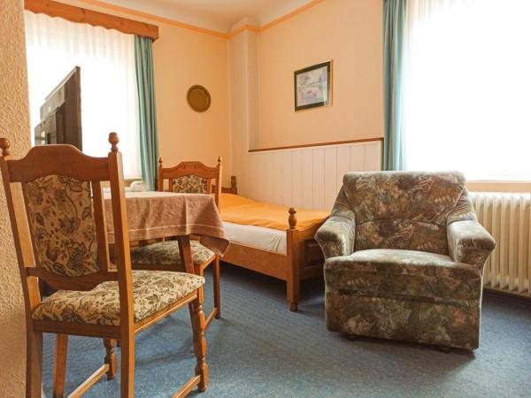 Landhotel Waldschänke : photo 6 de la chambre chambre lits jumeaux avec douche