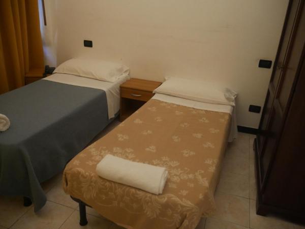 Red and Blues Music Hotel Genova : photo 1 de la chambre chambre lits jumeaux standard