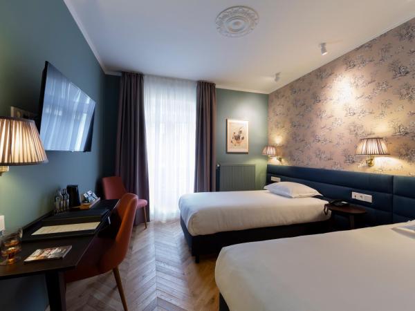 Hotel Perrin - former Carlton : photo 1 de la chambre chambre lits jumeaux standard