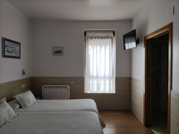 Pensión Atxiki : photo 5 de la chambre chambre lits jumeaux avec lit d’appoint - 301