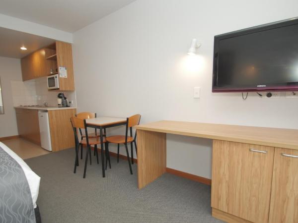 ASURE Christchurch Classic Motel & Apartments : photo 3 de la chambre studio queen avec bain à remous
