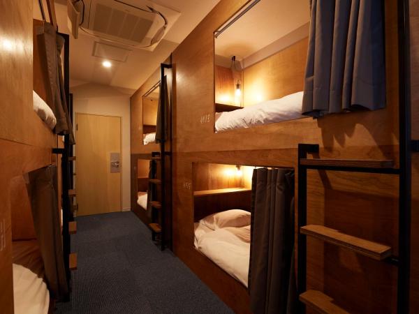 Turn Table : photo 1 de la chambre lit superposé dans dortoir pour femmes