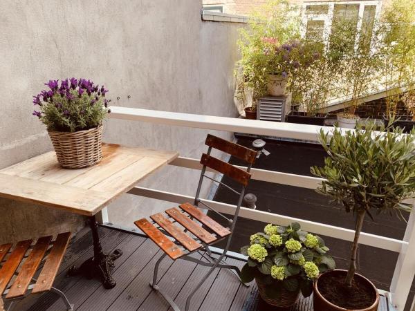 Logement Petit Beijers : photo 8 de la chambre room with balcony and private bathroom on common hall