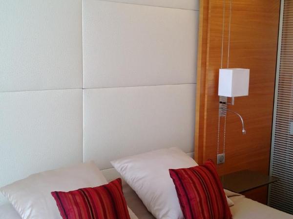 Le Churchill Hôtel & Spa : photo 3 de la chambre chambre double standard avec vue sur mer ou piscine