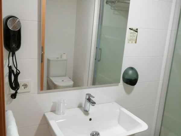 Estudiotel Alicante : photo 9 de la chambre chambre lits jumeaux