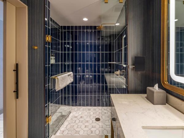 Omni Oklahoma City Hotel : photo 3 de la chambre premier room  1 king bed