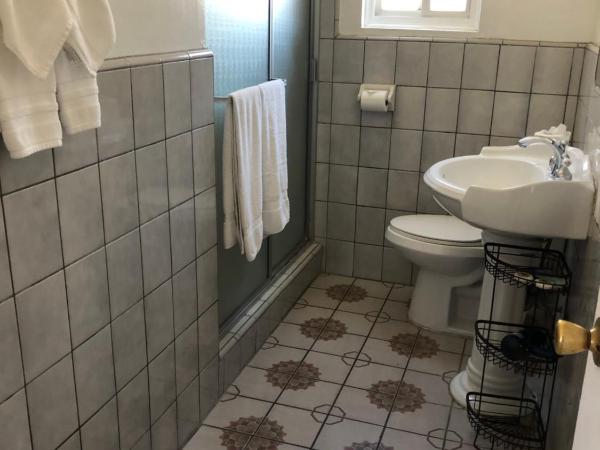 Rest Haven Motel : photo 6 de la chambre chambre lit queen-size