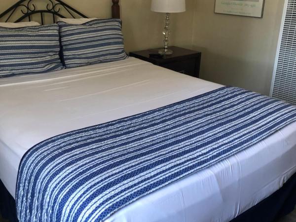 Rest Haven Motel : photo 7 de la chambre chambre lit queen-size