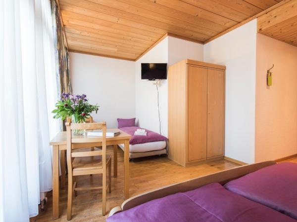 Hotel Alpenrose beim Ballenberg : photo 4 de la chambre chambre triple