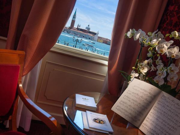 Londra Palace Venezia : photo 9 de la chambre suite junior avec vue sur le lagon (2 adultes)