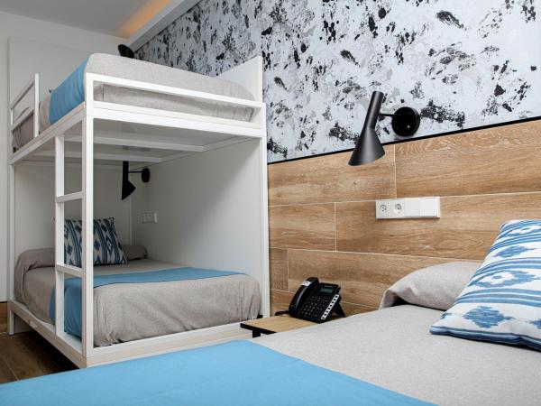 Hostal Castilla II Puerta del Sol : photo 8 de la chambre chambre familiale