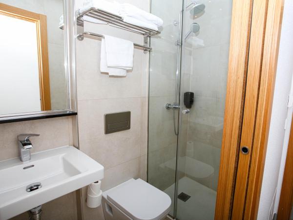 Hostal Castilla II Puerta del Sol : photo 9 de la chambre chambre familiale