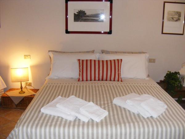 B&B Borgo Re Teodorico : photo 4 de la chambre chambre double avec salle de bains privative extérieure