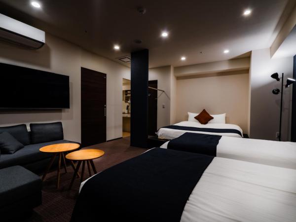 Randor Hotel Sapporo Suites : photo 2 de la chambre suite lit queen-size avec baignoire spa