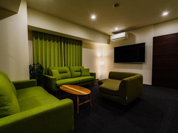 Randor Hotel Sapporo Suites : photo 2 de la chambre suite lit king-size avec baignoire spa