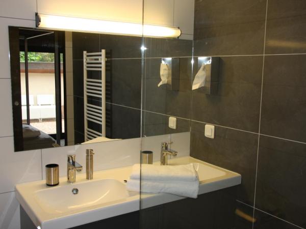 La Closerie aux Violettes - Maison d'hôtes : photo 4 de la chambre chambre double avec terrasse