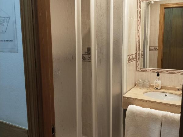 Hostal Maria Ronda : photo 6 de la chambre chambre lits jumeaux standard