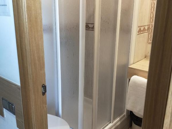 Hostal Maria Ronda : photo 5 de la chambre chambre lits jumeaux standard