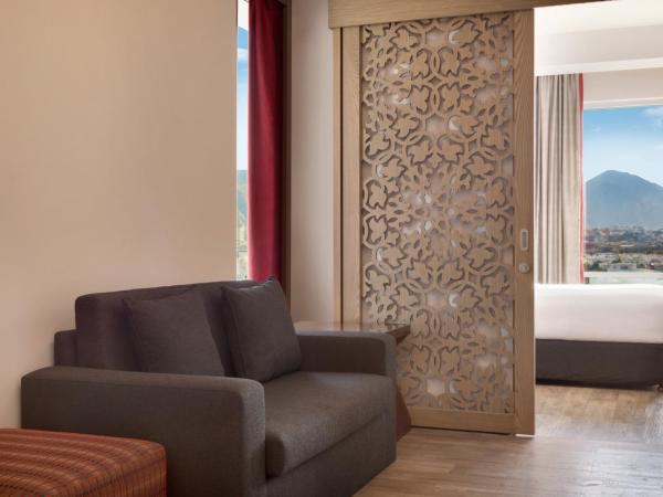 Ramada Encore by Wyndham Muscat Al-Ghubra : photo 2 de la chambre suite lit king-size exécutive