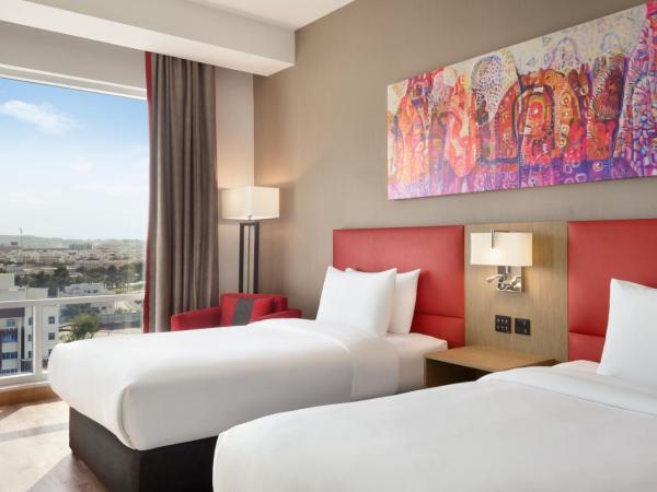 Ramada Encore by Wyndham Muscat Al-Ghubra : photo 4 de la chambre chambre lits jumeaux deluxe