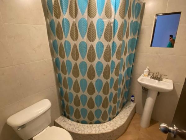 My Family In Monterrey - Hostel : photo 3 de la chambre chambre double avec salle de bains privative