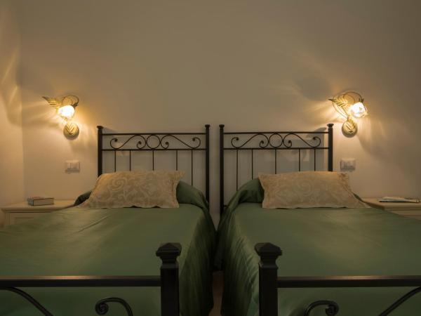 B&B I Tetti di Siena : photo 7 de la chambre chambre double ou lits jumeaux Économique - vue sur jardin