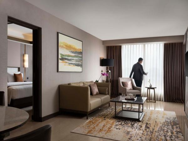 GRAMM HOTEL by Ambarrukmo - Formerly Grand Ambarrukmo Yogyakarta : photo 7 de la chambre suite - vue sur ville