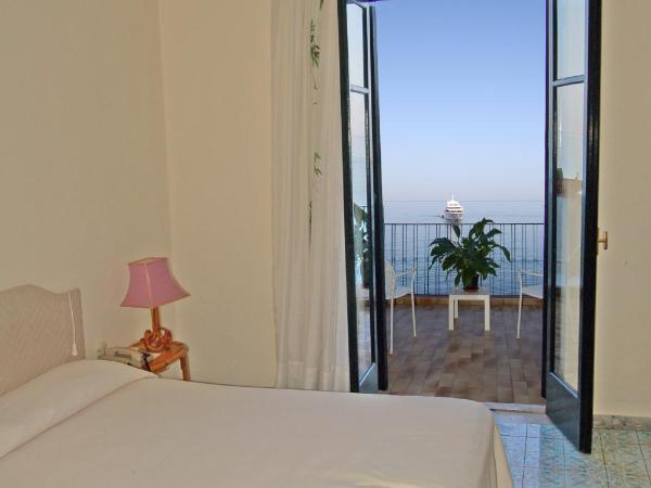 Hotel Lido Mediterranee : photo 6 de la chambre chambre double ou lits jumeaux supérieure - vue sur mer