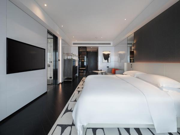 The Langbo Chengdu, in The Unbound Collection by Hyatt : photo 5 de la chambre 1king bed