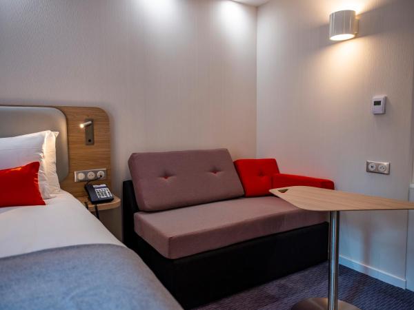 Holiday Inn Express - Nice - Grand Arenas, an IHG Hotel : photo 8 de la chambre chambre lit queen-size standard avec canapé-lit simple