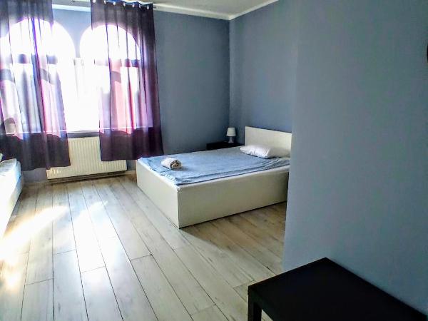 Central Sopot : photo 3 de la chambre chambre familiale avec salle de bains privative