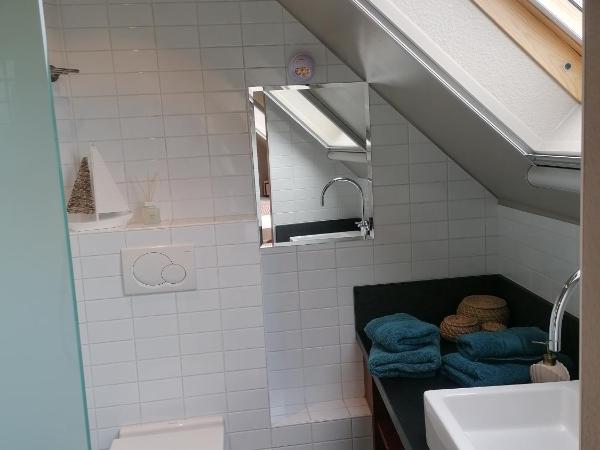 Sea-Me Ostend : photo 8 de la chambre chambre double avec salle de bains privative