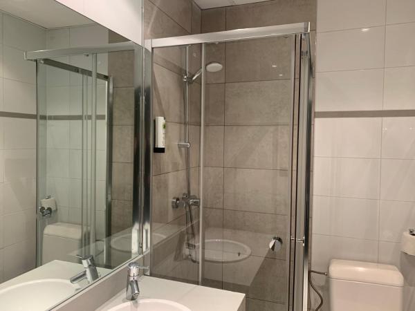Safestay Brussels Grand Place : photo 8 de la chambre chambre simple avec salle de bains privative