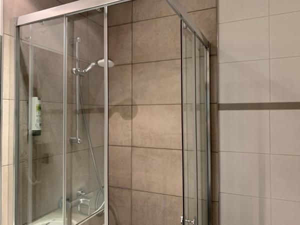 Safestay Brussels Grand Place : photo 6 de la chambre bunk twin room ensuite